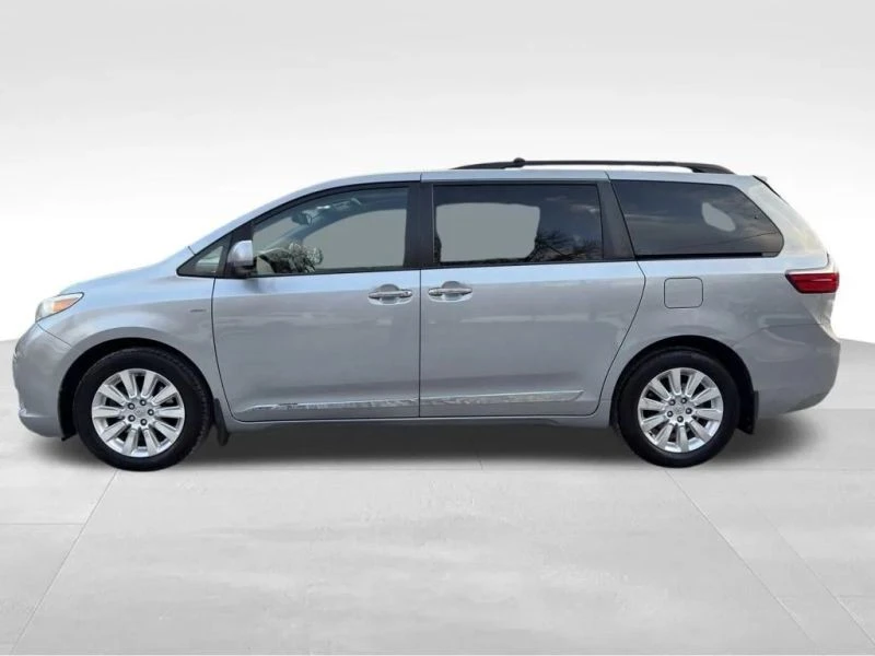 2016 Toyota Sienna 3rd Gen - Image 2 of 12