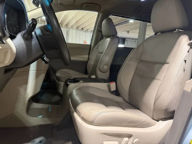 2016 Toyota Sienna 3rd Gen - Image 10 of 12