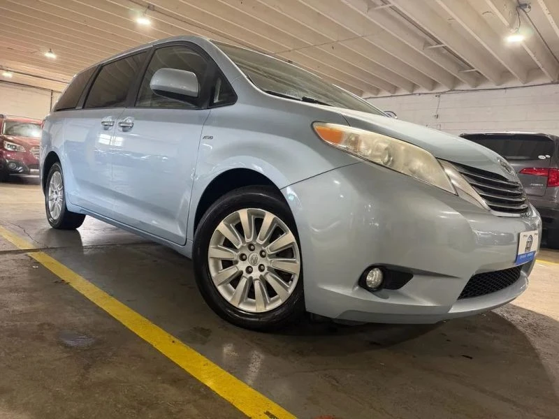 2016 Toyota Sienna 3rd Gen - Image 5 of 12