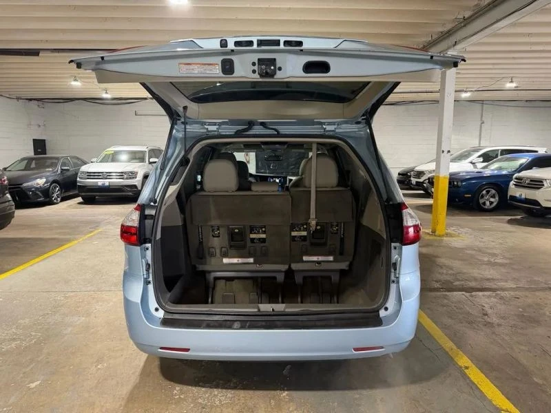 2016 Toyota Sienna 3rd Gen - Image 7 of 12