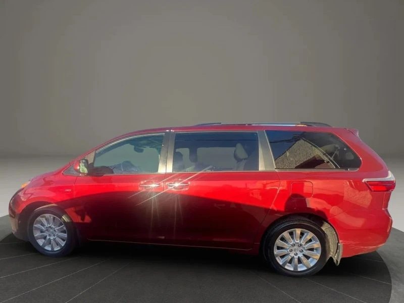 2016 Toyota Sienna 3rd Gen - Image 7 of 12