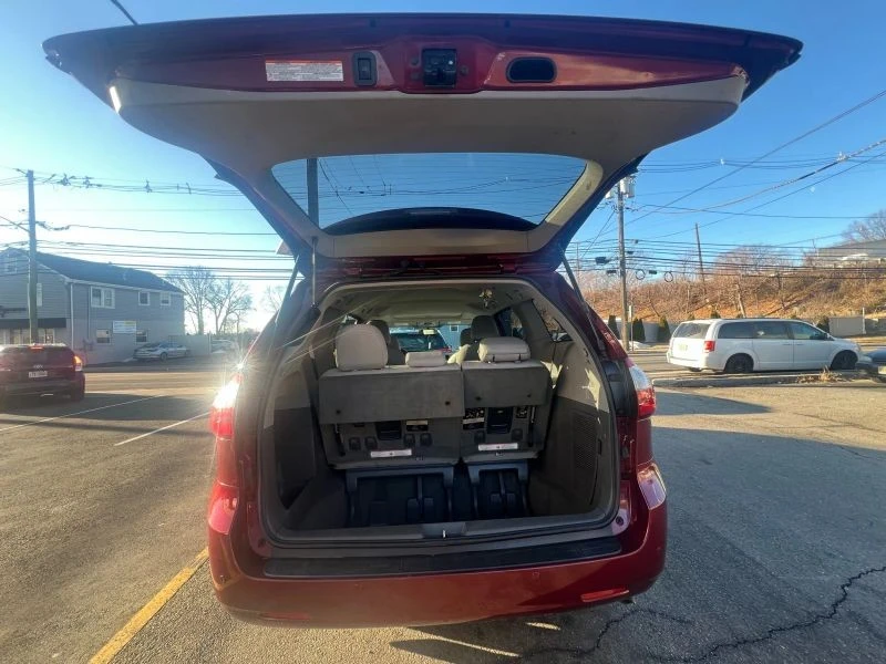 2016 Toyota Sienna 3rd Gen - Image 9 of 12
