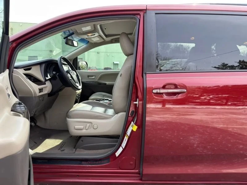 2016 Toyota Sienna 3rd Gen - Image 11 of 12