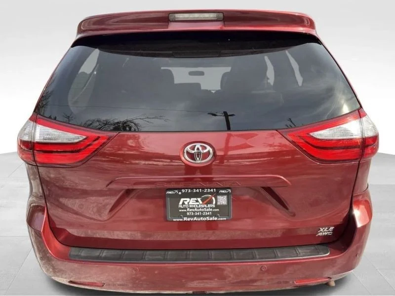 2016 Toyota Sienna 3rd Gen - Image 4 of 12