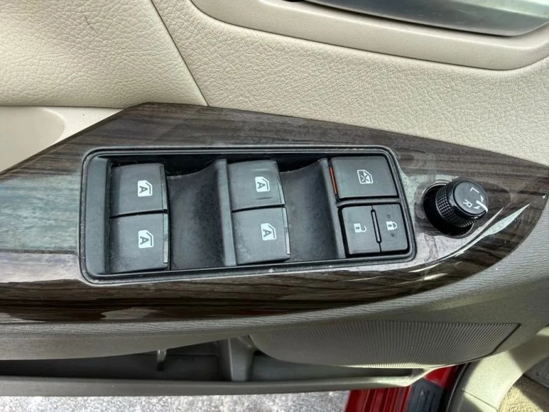 2016 Toyota Sienna 3rd Gen - Image 10 of 12
