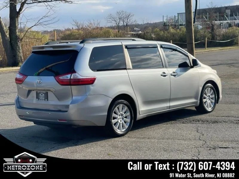 2016 Toyota Sienna 3rd Gen - Image 8 of 12