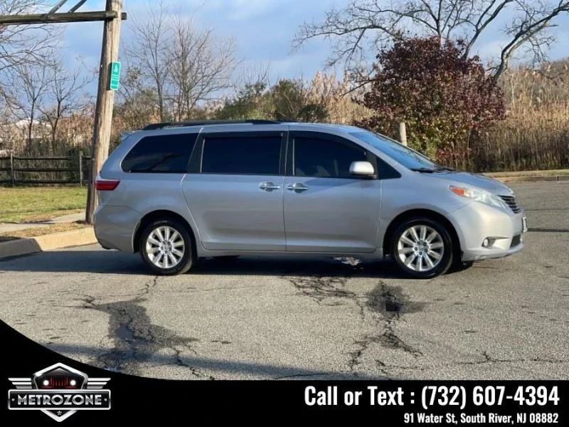2016 Toyota Sienna 3rd Gen - Image 6 of 12