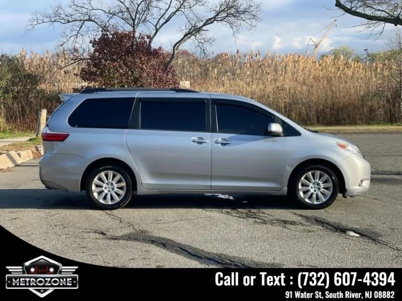 2016 Toyota Sienna 3rd Gen - Image 7 of 12