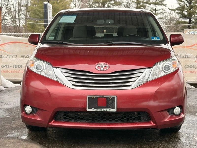 2016 Toyota Sienna 3rd Gen - Image 5 of 12