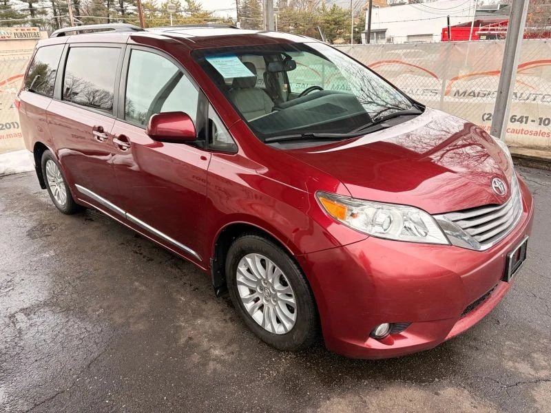 2016 Toyota Sienna 3rd Gen - Image 7 of 12