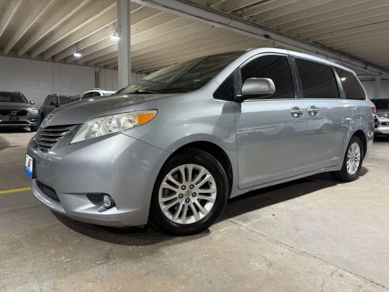 2016 Toyota Sienna 3rd Gen - Image 2 of 12
