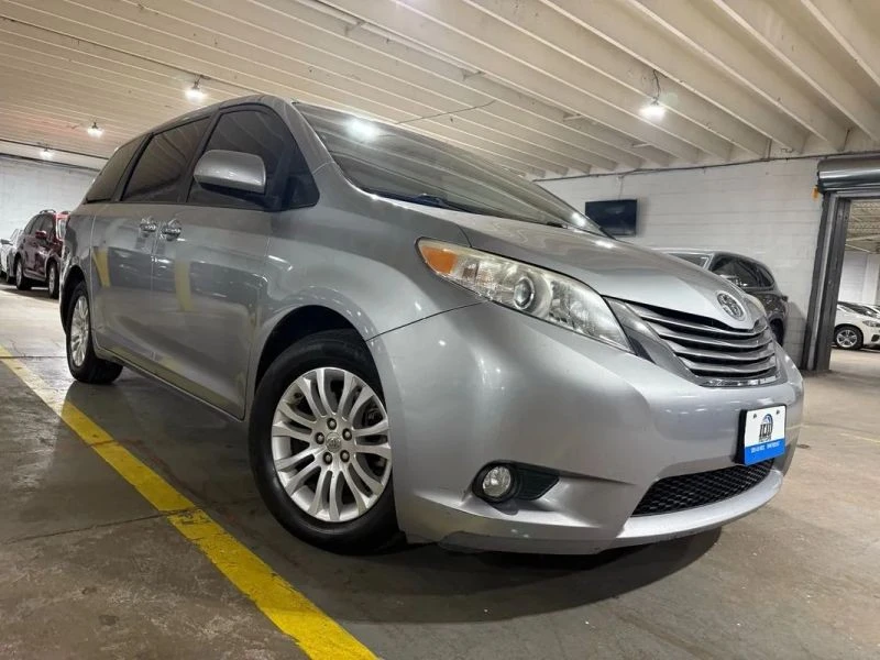 2016 Toyota Sienna 3rd Gen - Image 5 of 12