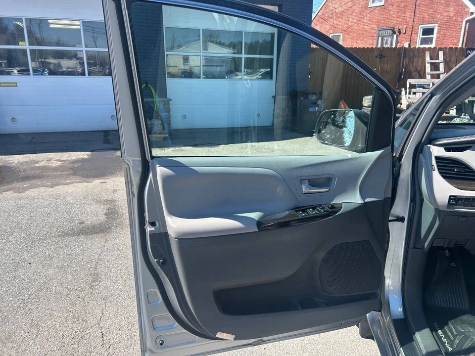 2016 Toyota Sienna 3rd Gen - Image 10 of 21