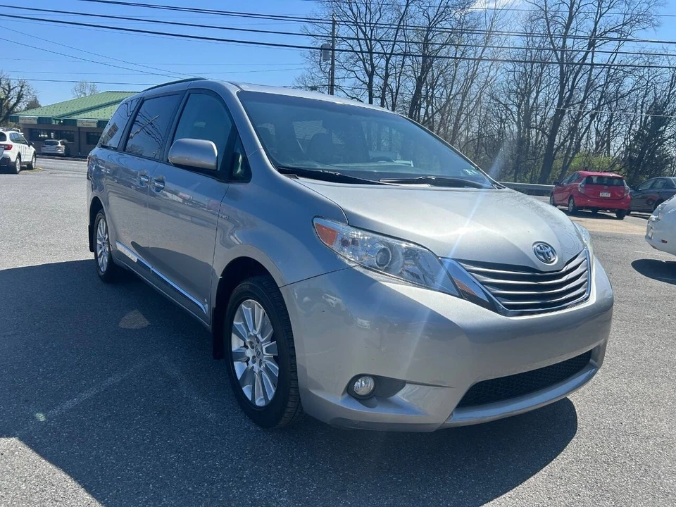 2016 Toyota Sienna 3rd Gen - Image 3 of 21