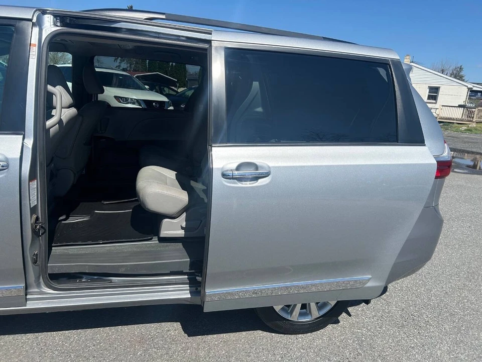 2016 Toyota Sienna 3rd Gen - Image 11 of 21