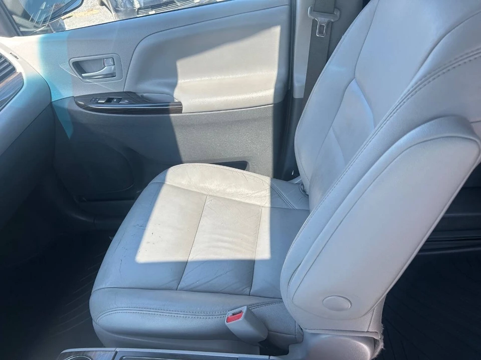 2016 Toyota Sienna 3rd Gen - Image 19 of 21