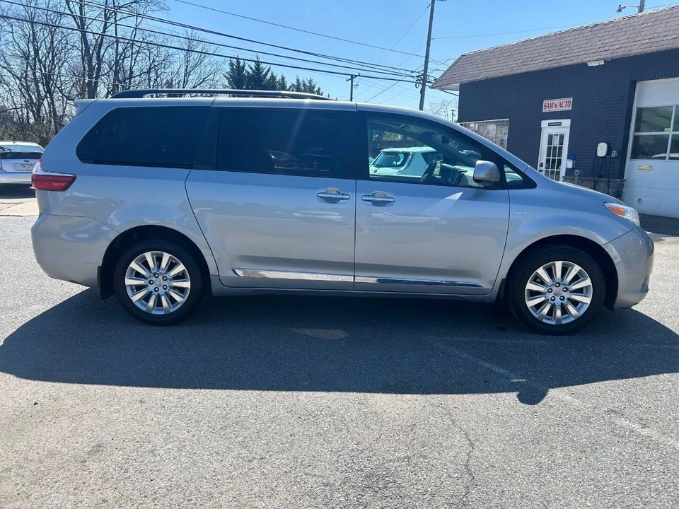 2016 Toyota Sienna 3rd Gen - Image 4 of 21