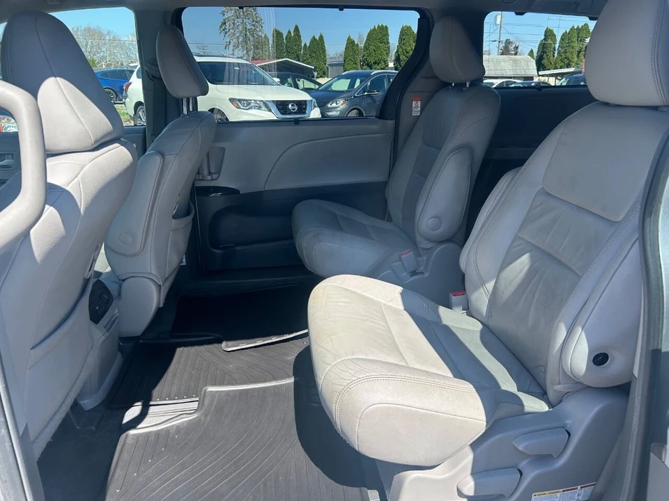 2016 Toyota Sienna 3rd Gen - Image 15 of 21