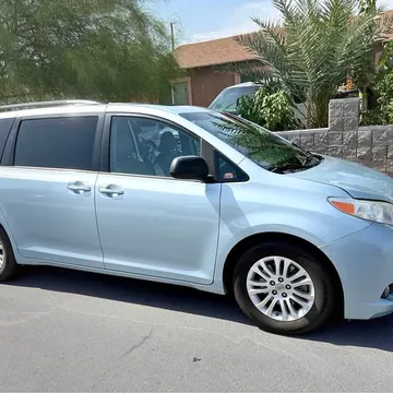 2016 Toyota Sienna XLE Limited Minivan 4D