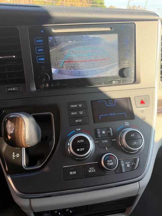 2016 Toyota Sienna 3rd Gen - Image 8 of 16