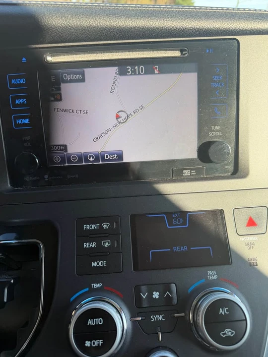 2016 Toyota Sienna 3rd Gen - Image 10 of 16