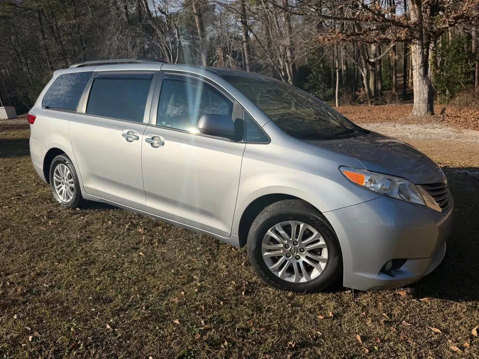 2016 Toyota Sienna 3rd Gen - Image 2 of 16