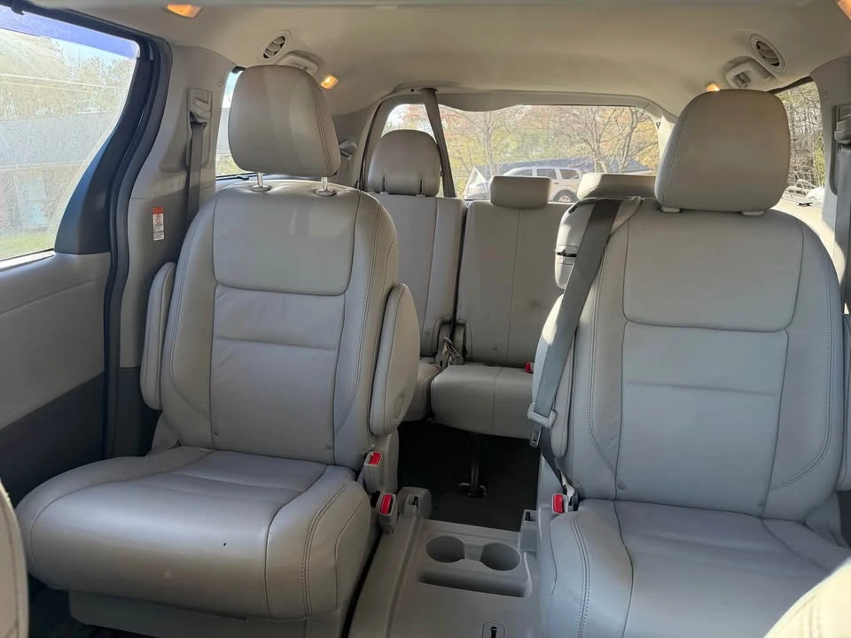 2016 Toyota Sienna 3rd Gen - Image 15 of 16