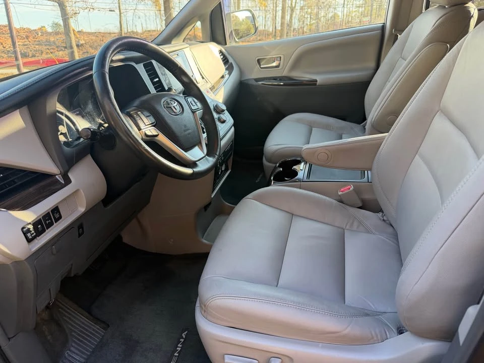 2016 Toyota Sienna 3rd Gen - Image 5 of 16