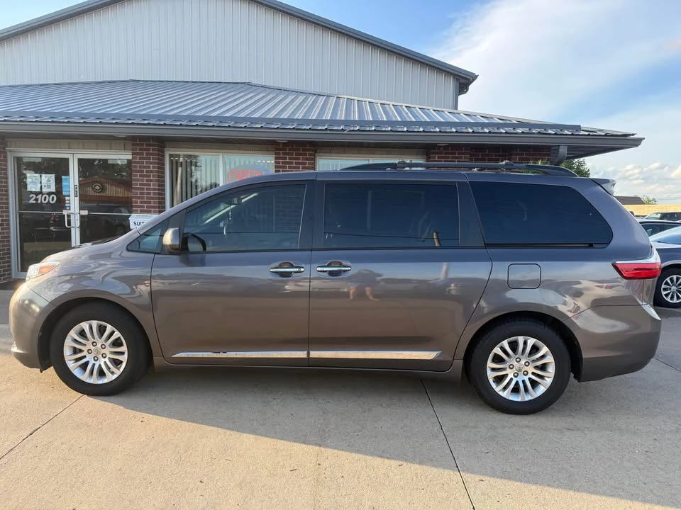 2016 Toyota Sienna 3rd Gen - Image 4 of 20