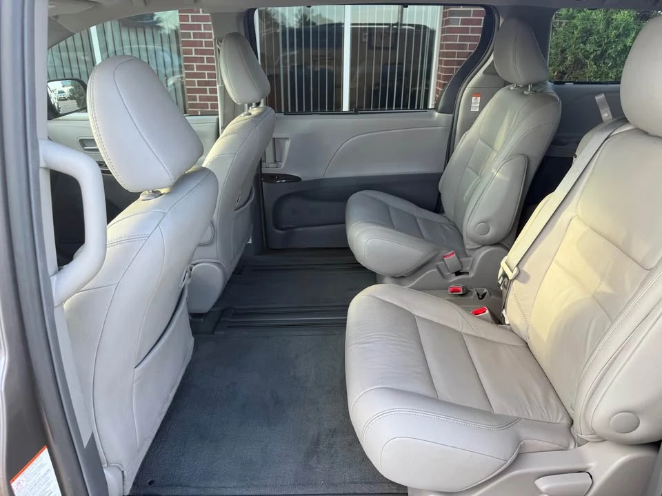 2016 Toyota Sienna 3rd Gen - Image 16 of 20