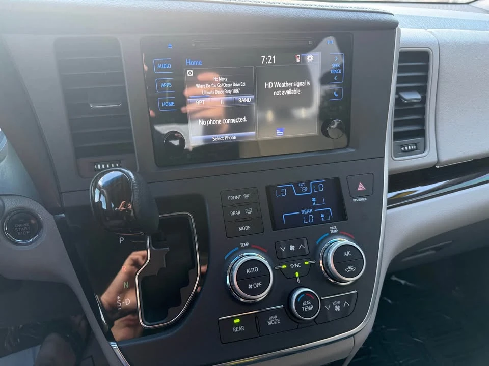 2016 Toyota Sienna 3rd Gen - Image 11 of 20