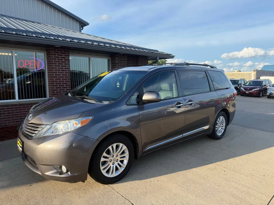 2016 Toyota Sienna 3rd Gen - Image 3 of 20