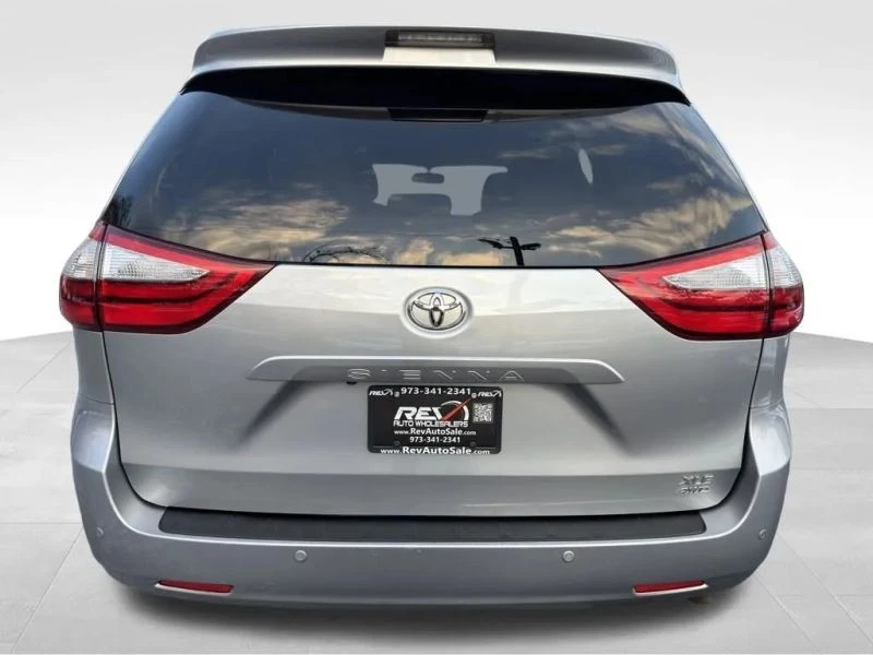 2016 Toyota Sienna 3rd Gen - Image 4 of 12
