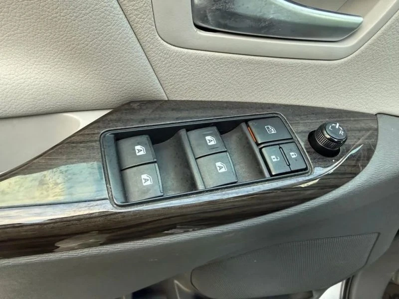 2016 Toyota Sienna 3rd Gen - Image 10 of 12