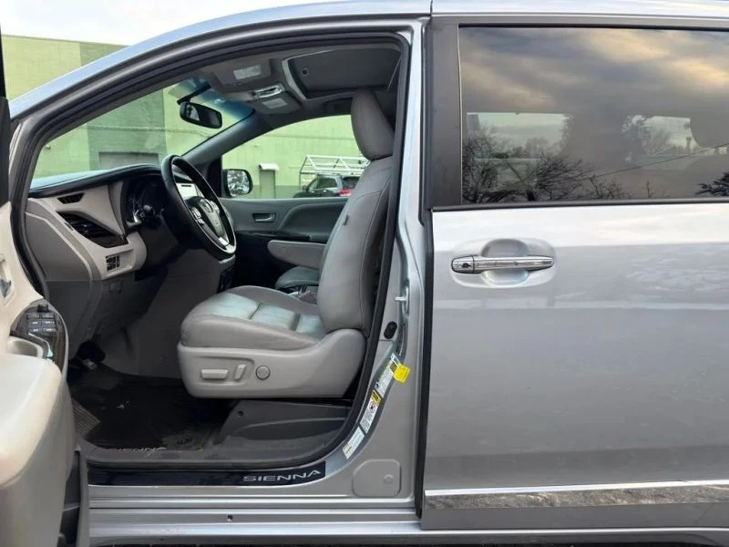 2016 Toyota Sienna 3rd Gen - Image 11 of 12