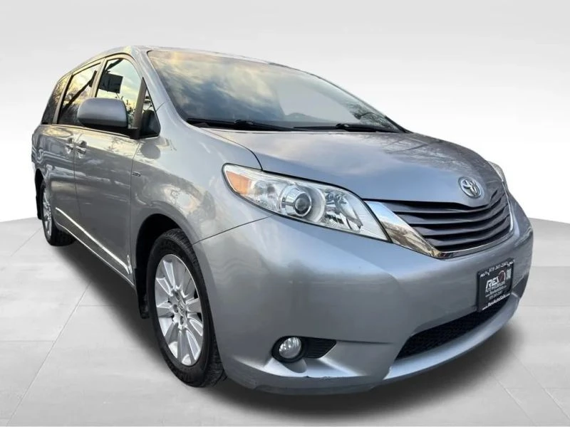 2016 Toyota Sienna 3rd Gen - Image 7 of 12