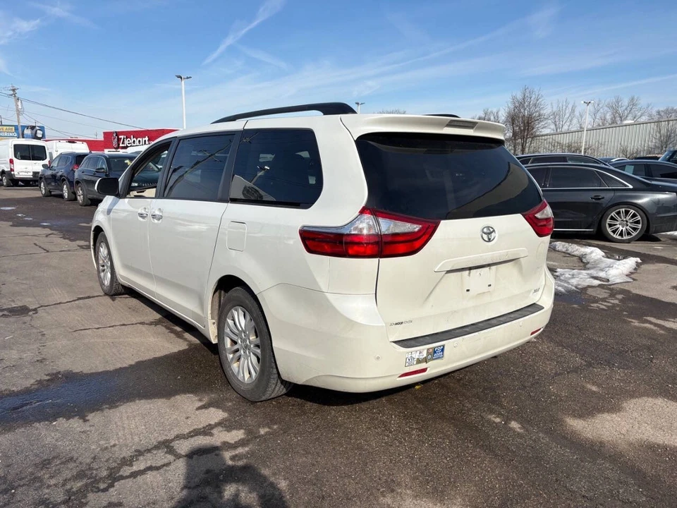 2016 Toyota Sienna 3rd Gen - Image 7 of 10
