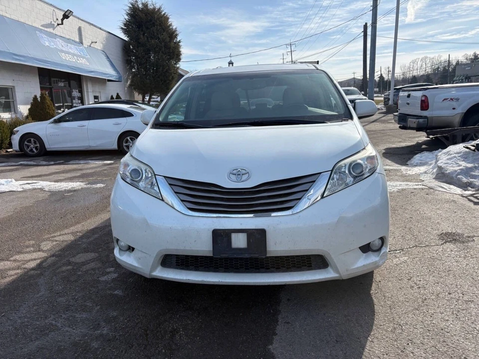 2016 Toyota Sienna 3rd Gen - Image 2 of 10