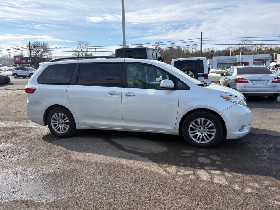 2016 Toyota Sienna 3rd Gen - Image 4 of 10