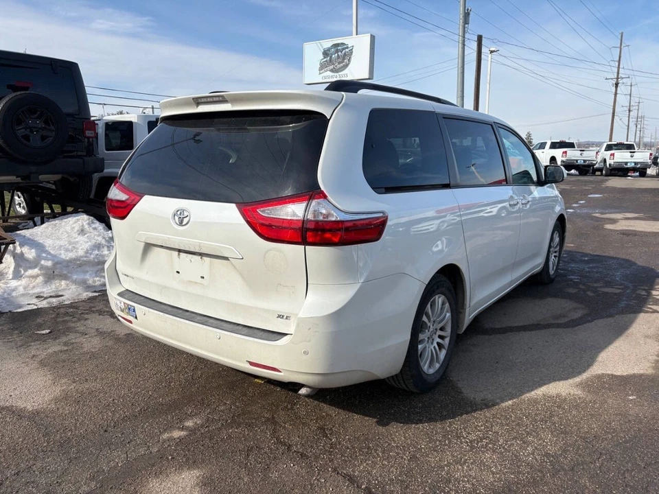 2016 Toyota Sienna 3rd Gen - Image 5 of 10