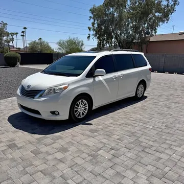 2016 Toyota Sienna XLE Premium Minivan 4D