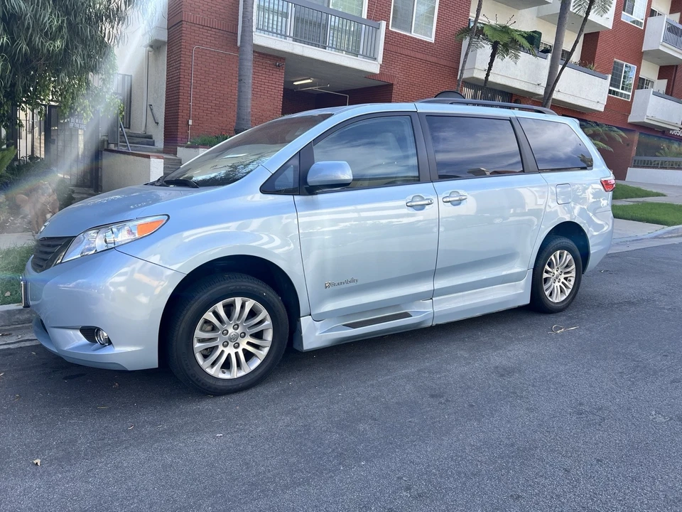2016 Toyota Sienna 3rd Gen - Image 6 of 24