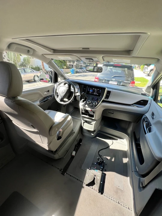 2016 Toyota Sienna 3rd Gen - Image 21 of 24