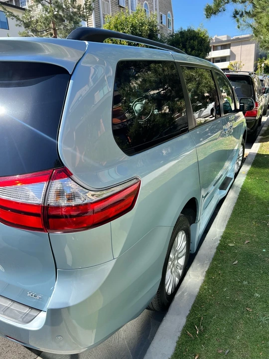 2016 Toyota Sienna 3rd Gen - Image 4 of 24