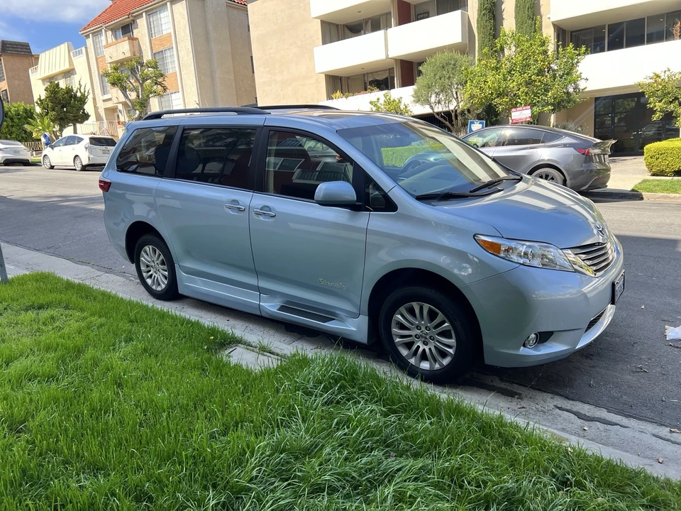 2016 Toyota Sienna 3rd Gen - Image 12 of 24