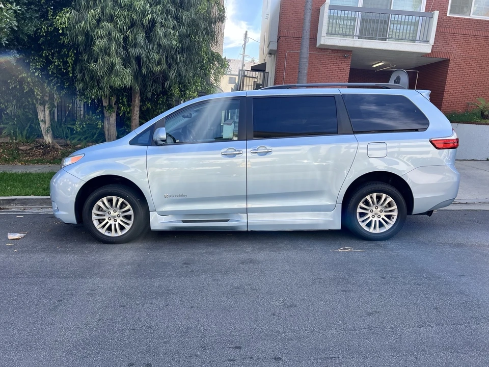 2016 Toyota Sienna 3rd Gen - Image 13 of 24
