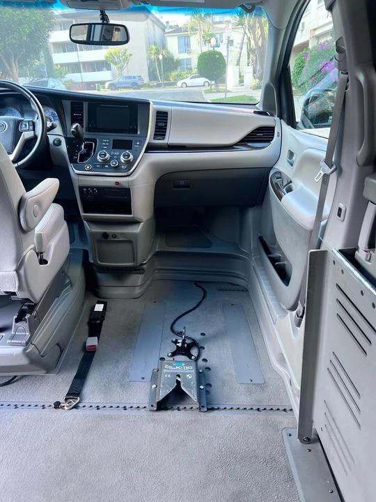 2016 Toyota Sienna 3rd Gen - Image 20 of 24