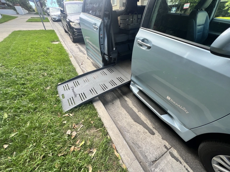 2016 Toyota Sienna 3rd Gen - Image 24 of 24