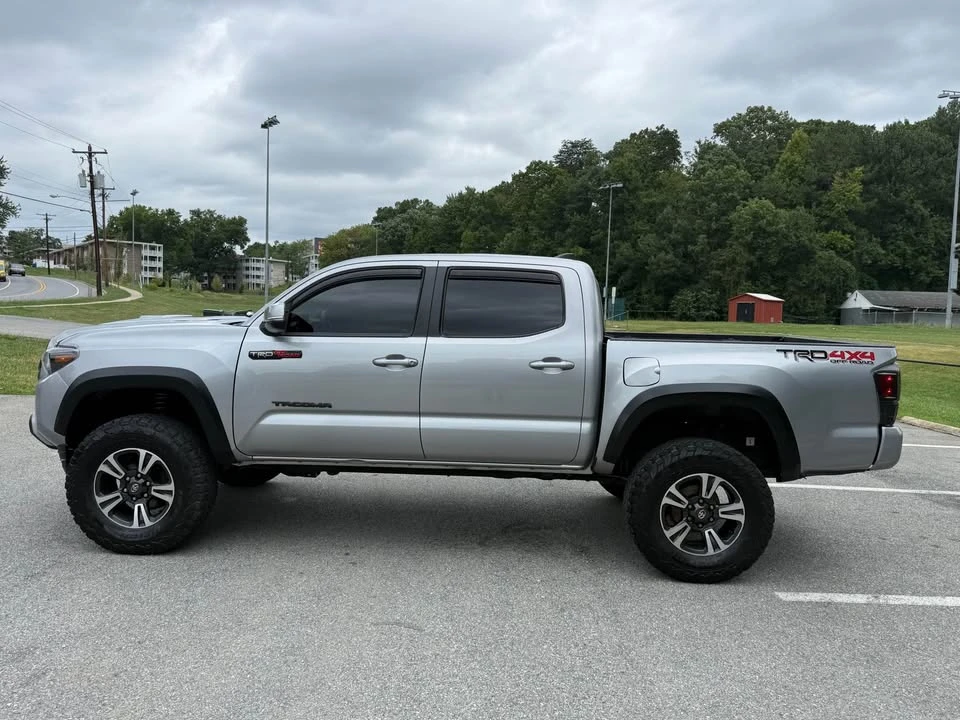2016 Toyota Tacoma 3rd Gen - Image 4 of 15