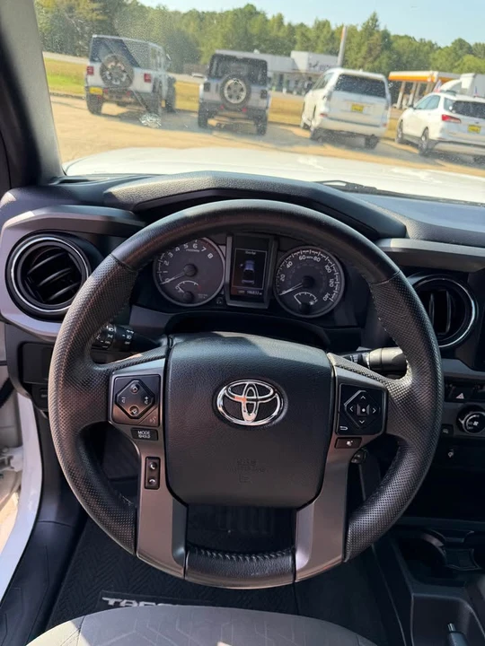 2016 Toyota Tacoma 3rd Gen - Image 5 of 12